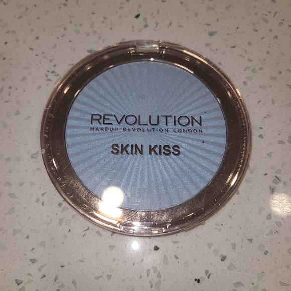 Revolution Makeup Skin Kiss Highlighter - Picture 1 of 3